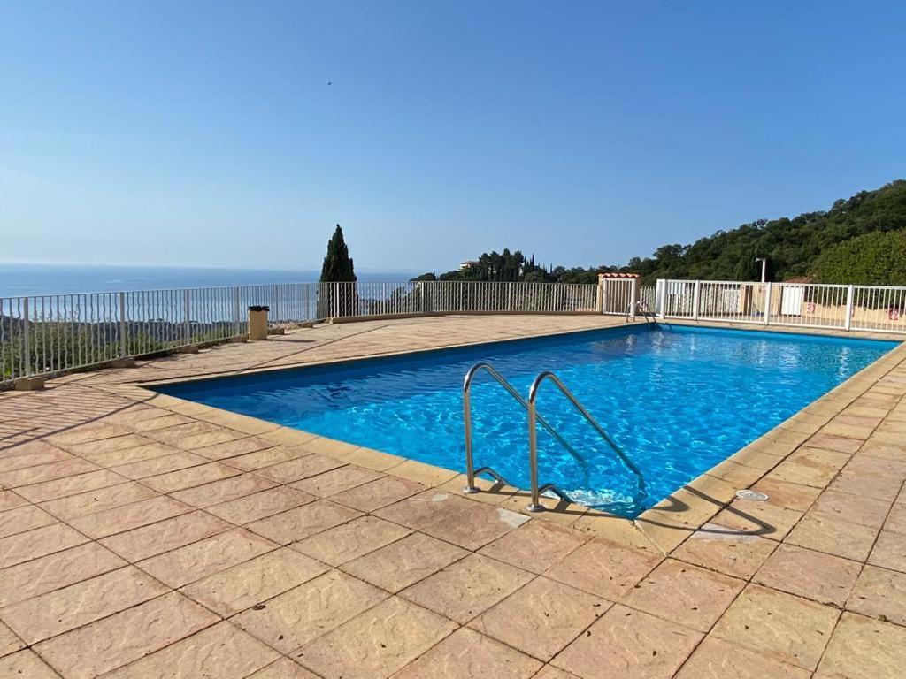 Location Vacance Vue Mer 4 A 6 Personnes Cavalaire-sur-Mer Exterior photo